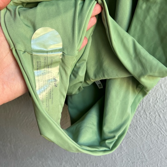 New Aerie Super Scoop One Piece Swimsuit
Medium 
Camper green - Picture 8 of 8